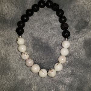 Unisex diffuser beaded bracelet.